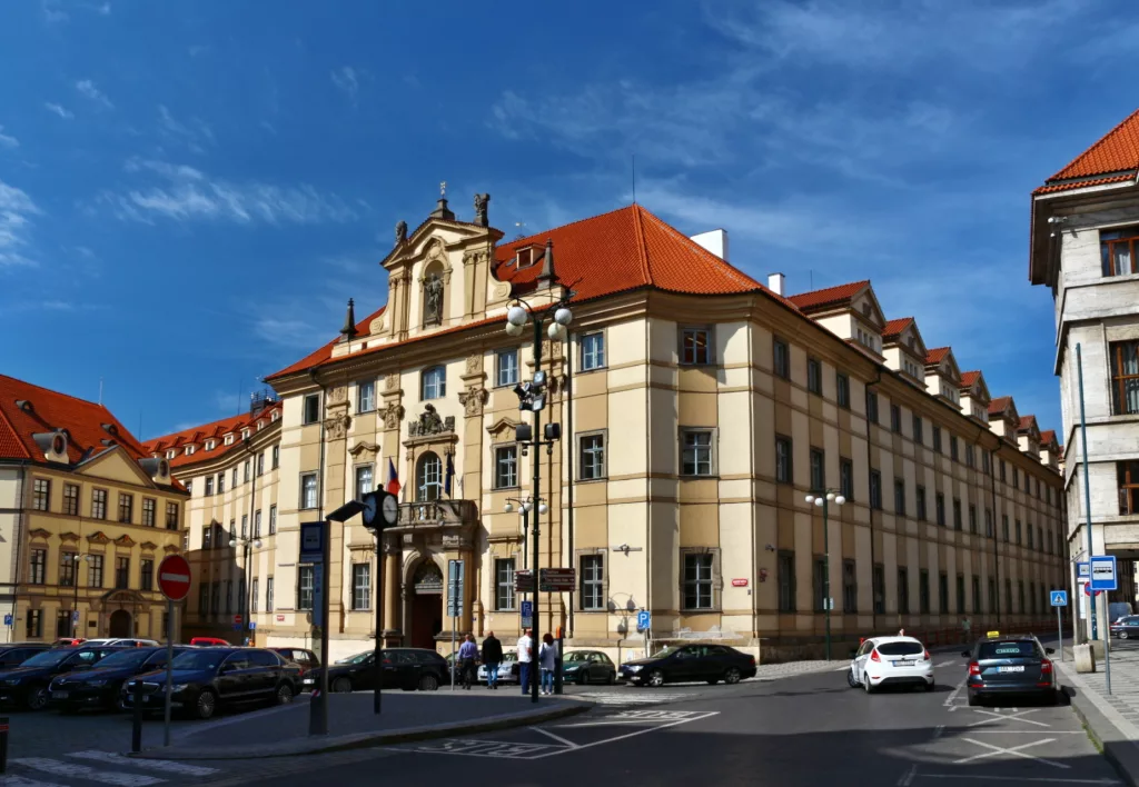 Klementinum_z_Mariánského_nám_4